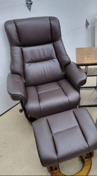 Benchmaster Aitkin Swivel Recliner with Ottoman in Chocolate Kona Brown